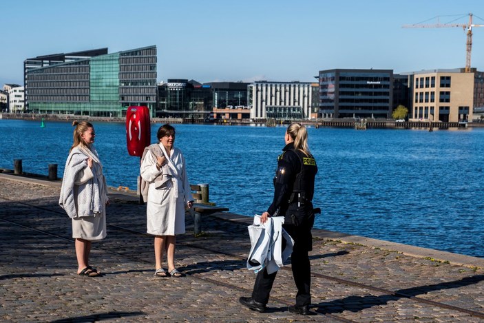 Danimarka'da sahilde toplananlara para cezası
