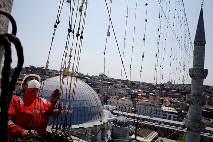 İstanbul'da mahyaların hazırlanma süreci görüntülendi