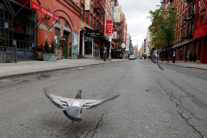 New York'ta sosyal mesafe için sokaklar kapatıldı