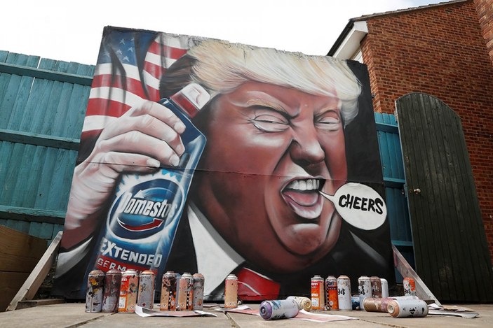 Trump'ın dezenfektan enjektesi önerisine grafitili tepki
