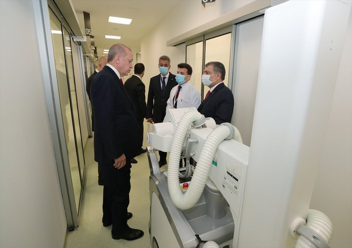 Cumhurbaşkanı Erdoğan, Sancaktepe'deki hastaneyi inceledi