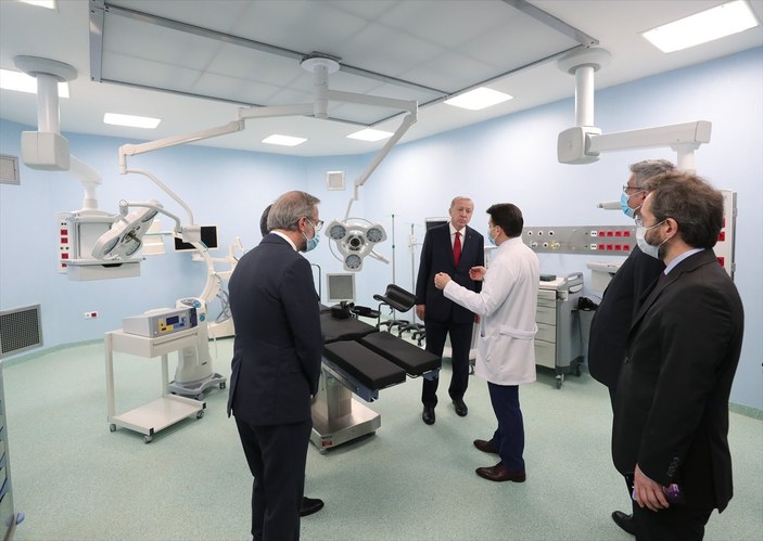 Cumhurbaşkanı Erdoğan, Sancaktepe'deki hastaneyi inceledi