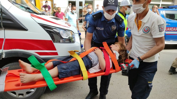 Gaziantep'te yola atlayan çocuğa araba çarptı