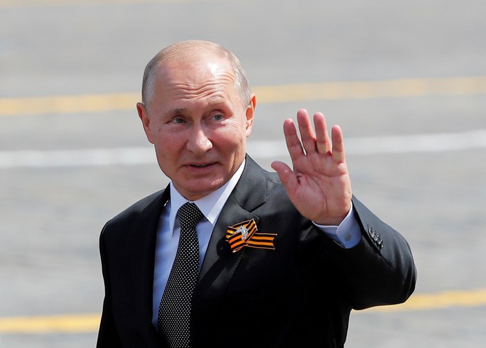 Rusya'da Putin'e 2036 yolunu açan değişikliğe tepki