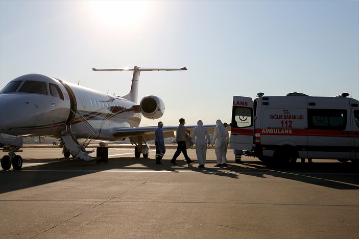 Kırgızistan'da tedavi gören 4 kişi Türkiye'ye getirildi