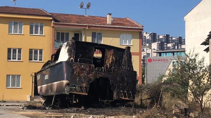 Bursa'da lüks yat alev alev yandı
