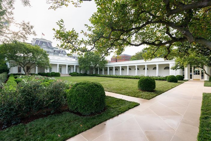 Melania Trump, Beyaz Saray Gül Bahçesi'nin restorasyonunu paylaştı