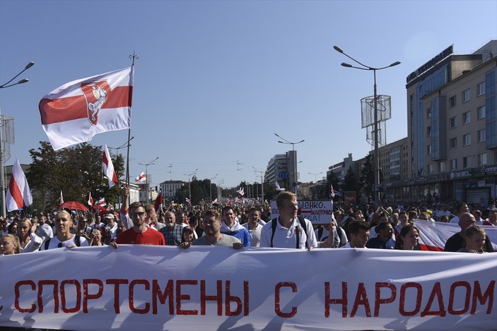Belarus'ta göstericiler Stella Meydanı'na yürüdü