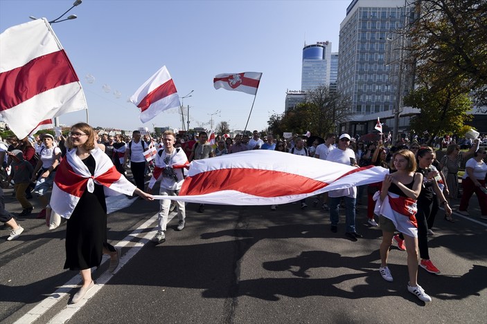 Belarus'ta göstericiler Stella Meydanı'na yürüdü
