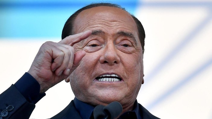 Eski İtalya Başbakanı Silvio Berlusconi'nin koronavirüs testi pozitif çıktı