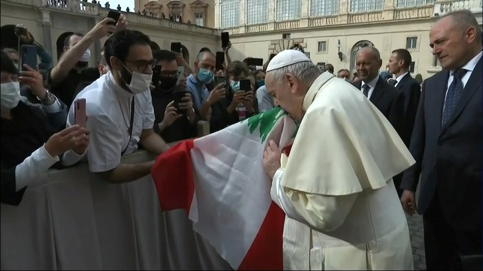Papa mart ayından sonra ilk defa toplu ayin düzenledi