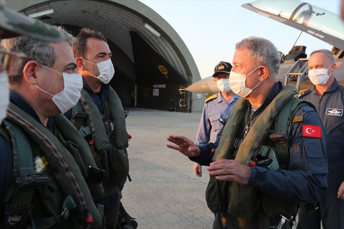 Milli Savunma Bakanı Hulusi Akar, yeni uçuş eğitim yılını uçuşla açtı