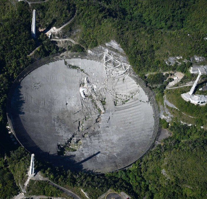 Arecibo teleskobu çöktü