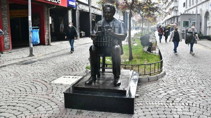 CHP'li İzmir Büyükşehir Belediyesi'nden yeni heykel hizmeti