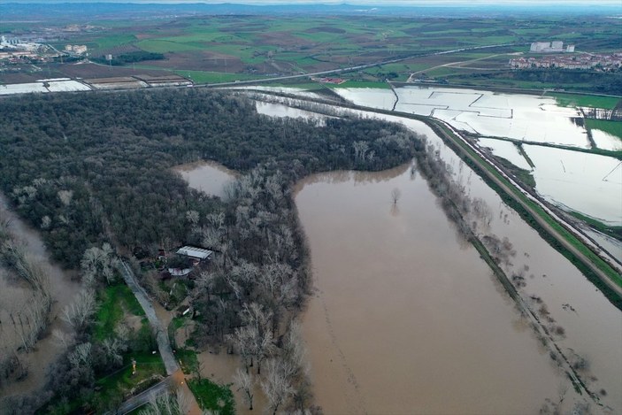 Edirne'de sağanak yağış sonrası Tunca Nehri taştı