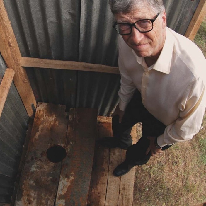 Bill Gates, koronavirüs aşısı yaptırdı