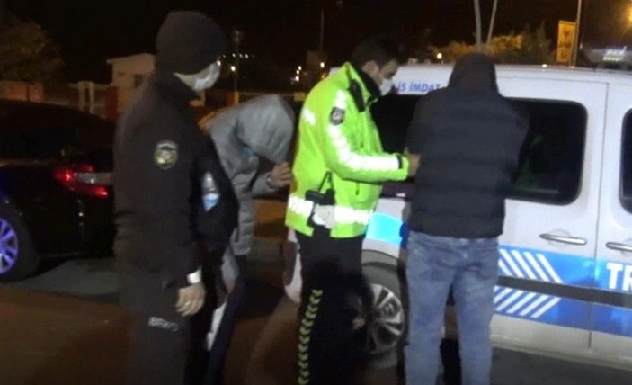 İzmir'de polisten kaçan araç sürücüsünün uyuşturucu testi pozitif çıktı