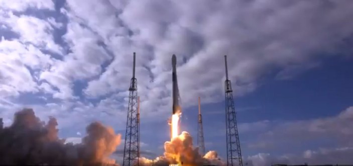 SpaceX tek seferde 143 uydu fırlattı