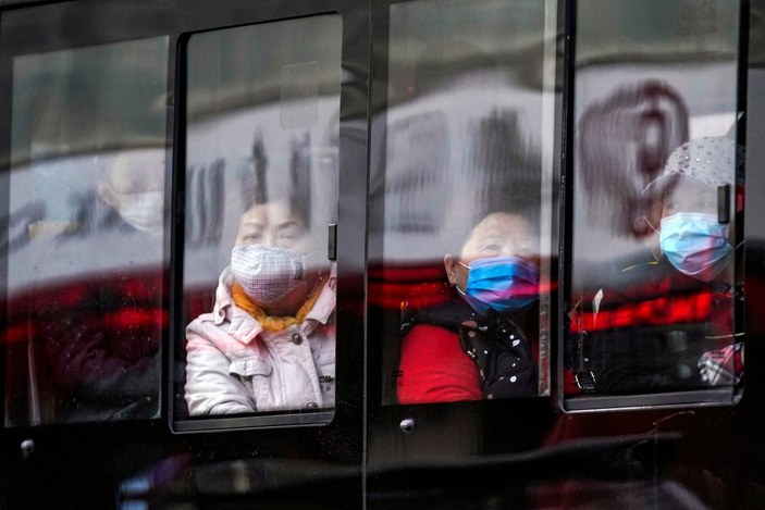 Fransız sağlık yetkilileri: Toplu taşımada konuşmak, koronavirüsü yayabilir