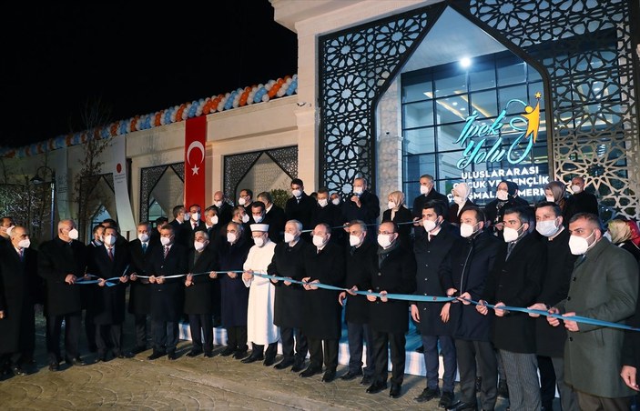Cumhurbaşkanı Erdoğan, İpek Yolu Gençlik Merkezi'nin açılışına katıldı