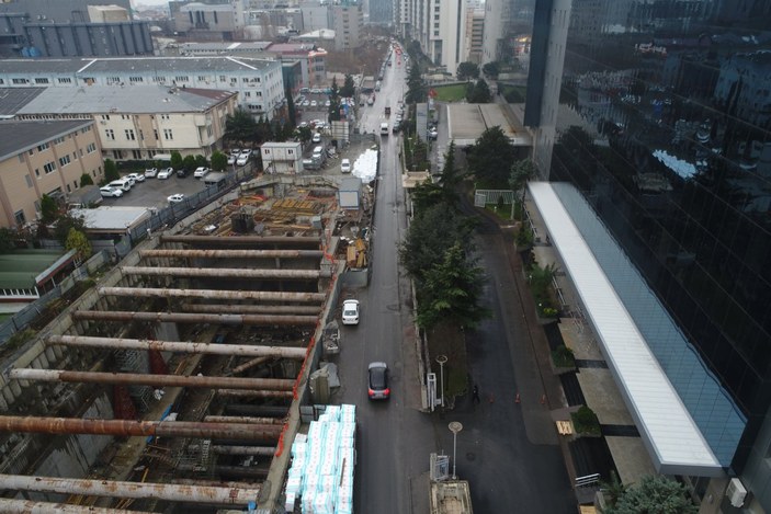 İstanbul'da 4 yıldır süren metro inşaatı vatandaşları çileden çıkardı