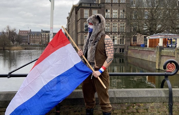 Hollanda'daki protestolarda 'boynuzlu şaman' ortaya çıktı