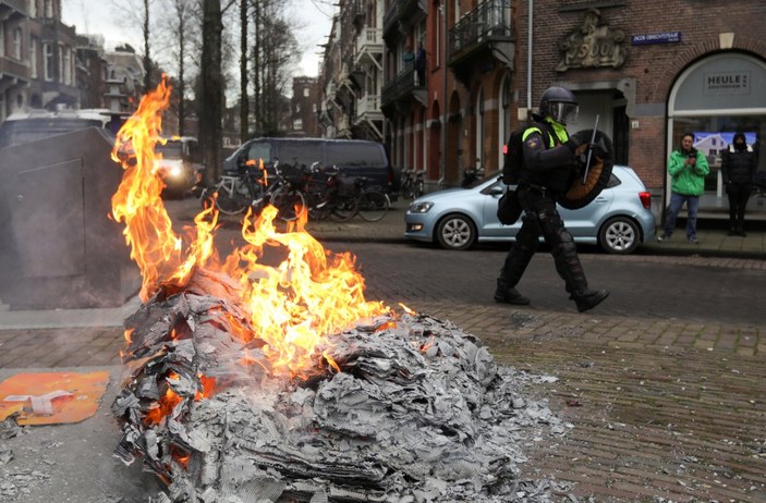 Hollanda'daki protestolarda 'boynuzlu şaman' ortaya çıktı