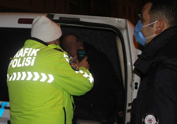 Kayseri'de kısıtlamada uyuşturucu ile yakalanan sürücüye gözaltı