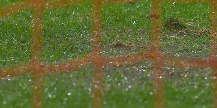 Alanyaspor-Sivasspor maçı sağanak yağmur nedeniyle ertelendi