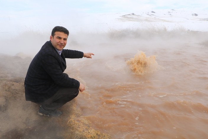 Sivas’ta dondurucu soğukta doğal jakuzi keyfi