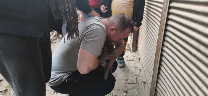 Giresun'da kedisi telef olan ev sahibi uzun süre ağladı