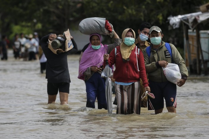 Endonezya'da sel felaketi: 4’ü çocuk 5 kişi öldü