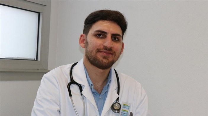Fransa'da genç Türk doktor, babasının öldüğü hastanede hayat kurtarıyor
