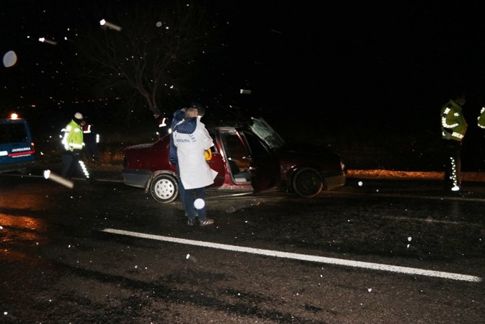 Niğde’de otomobil kamyona arkadan çarptı: 27 yaşındaki sürücü öldü