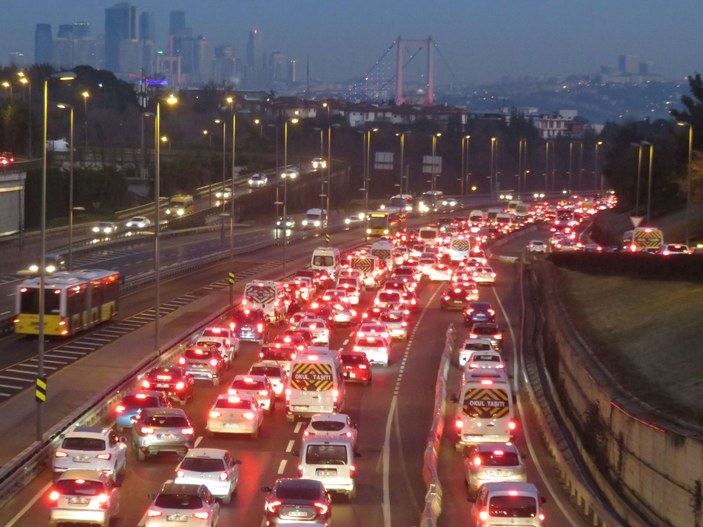 56 saatlik kısıtlama sonrası İstanbul'da trafik durumu