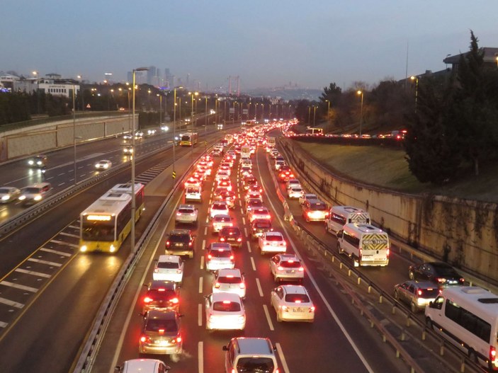 56 saatlik kısıtlama sonrası İstanbul'da trafik durumu