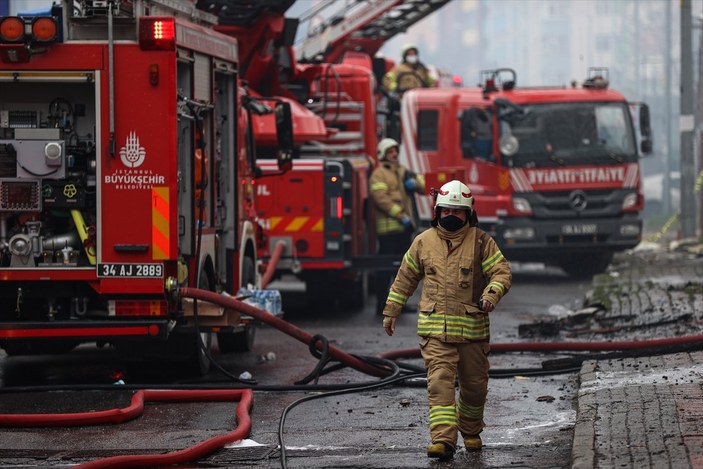 Ataşehir'de iki işçi yangından böyle kurtuldu