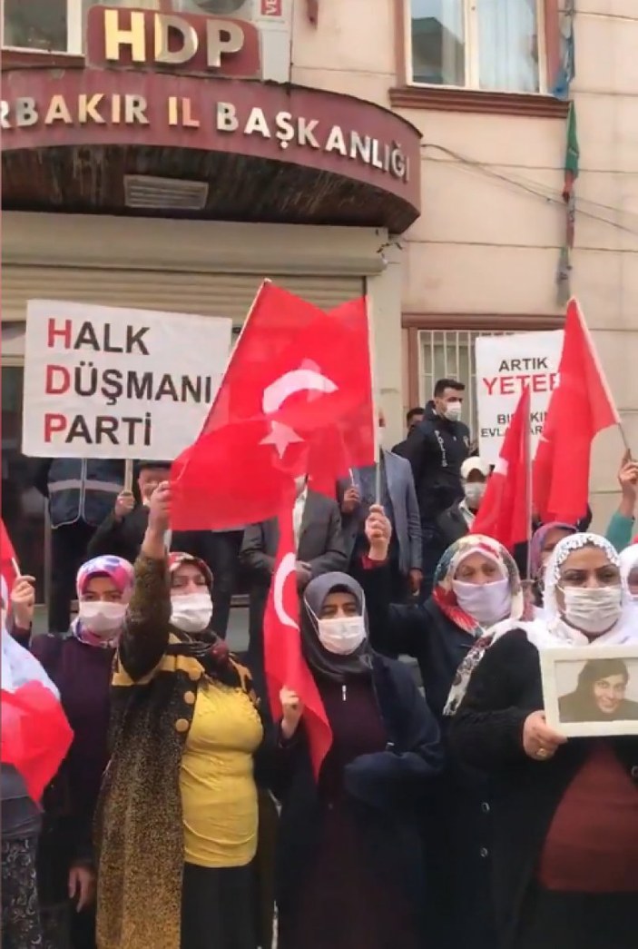 Diyarbakır anneleri: Kandil'in itleri yıldıramaz bizleri