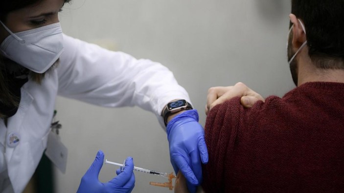 İtalya'da koronavirüsü atlatanlara tek doz aşı yapılacak