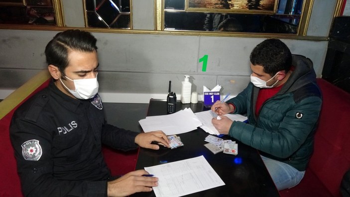 İzmir'de gece kulübünde yakalanan 23 kişiye 144 bin 900 lira ceza