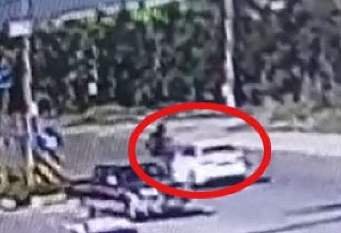 İzmir'de otomobilin çarptığı motosikletli yaşamını yitirdi