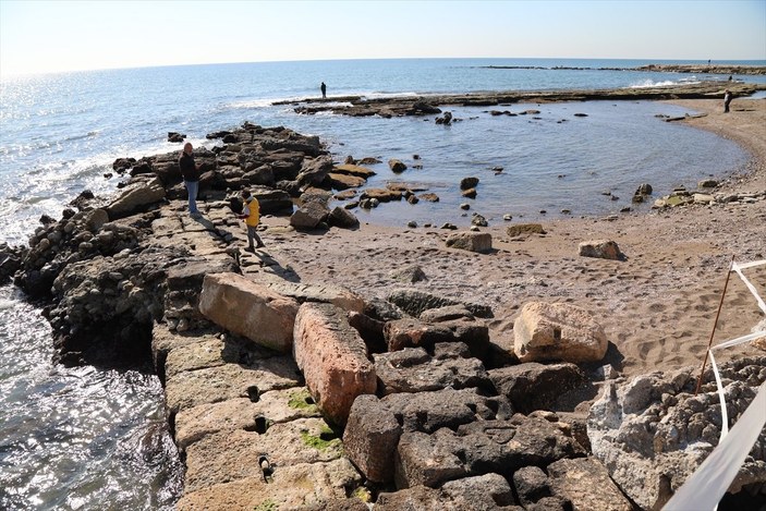 Mersin'de antik kentin limanı, deniz suyu çekilince ortaya çıktı