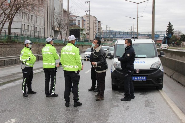 Kocaeli'de şerit ihlali yapan 14 sürücüye ceza