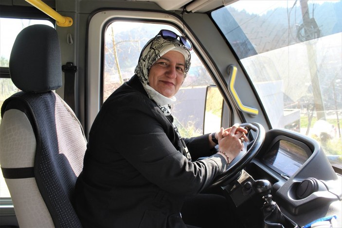 Bursa'da binmeye korktukları kadın şoförün aracının müdavimi oldular