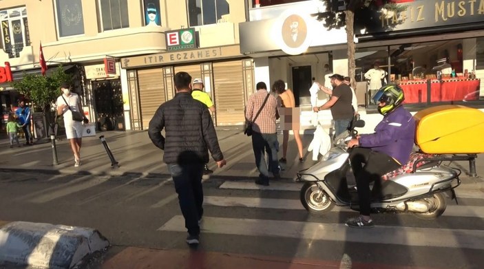 Taksim'deki Faslı turist çırılçıplak soyundu