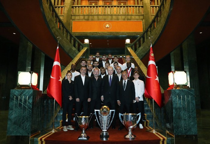 Cumhurbaşkanı Erdoğan, şampiyon Beşiktaş'ı kabul etti