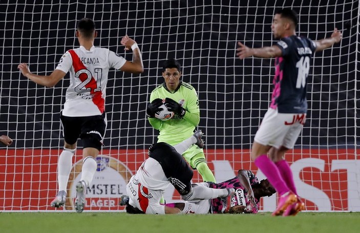 Enzo Perez 90 dakika kalede oynadı, River Plate kazandı