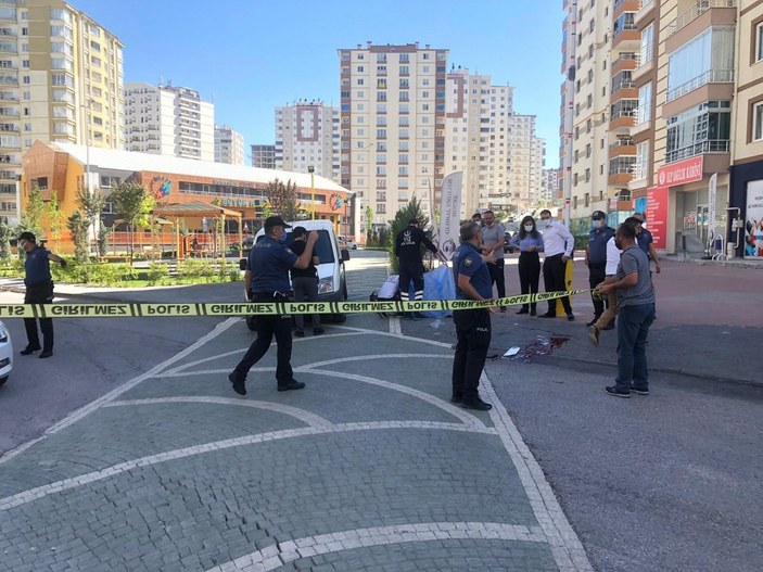 Kayseri'de arkadaşlık teklifini kabul etmeyen öğretmeni öldürdü