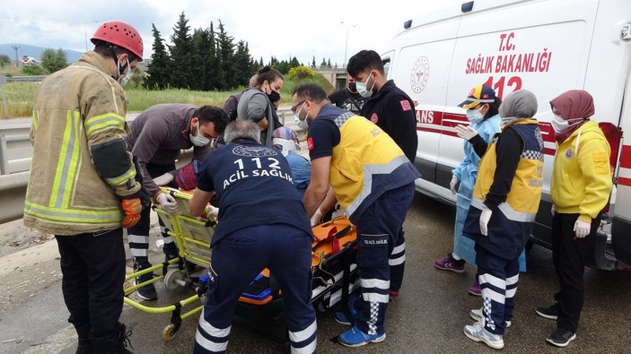 Bursa'da sağanak yağış kazaya neden oldu: 7 yaralı