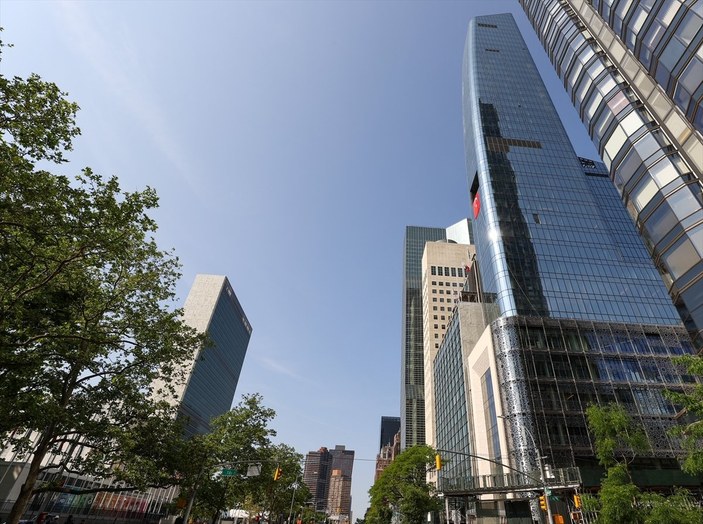 Mevlüt Çavuşoğlu New York'ta yapımı bitmek üzere olan Türkevi binasını gezdi